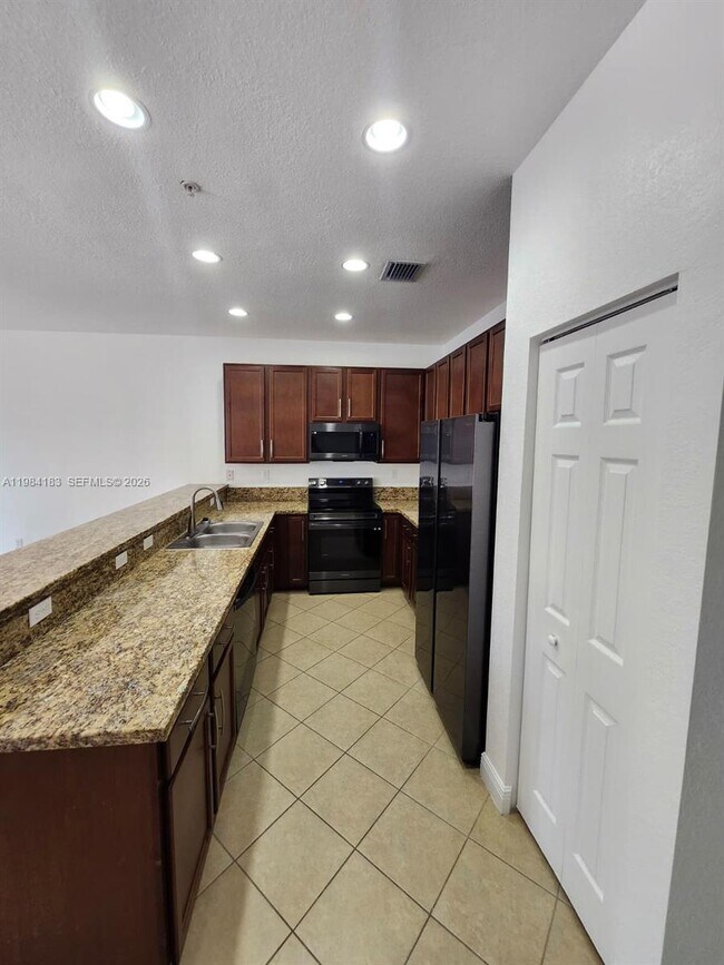 Building Photo - 1322 SW 147th Ter