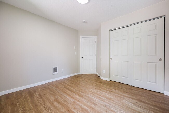 Building Photo - 117 SE 129th Ave