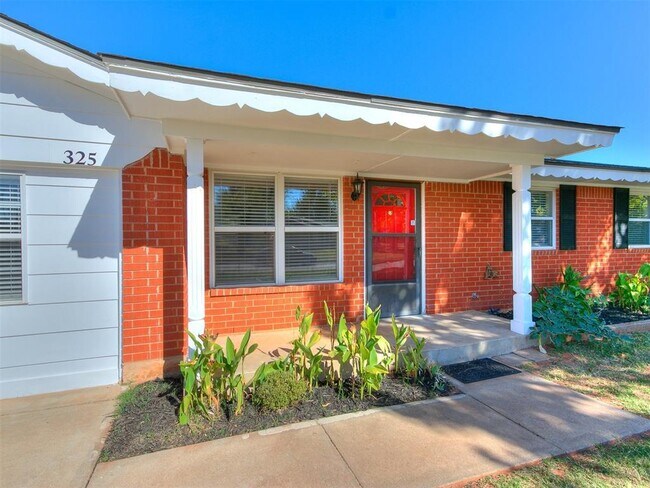 Building Photo - 325 E Cedar Ln
