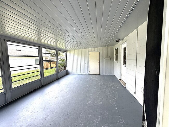 Building Photo - 107 Hill Cir