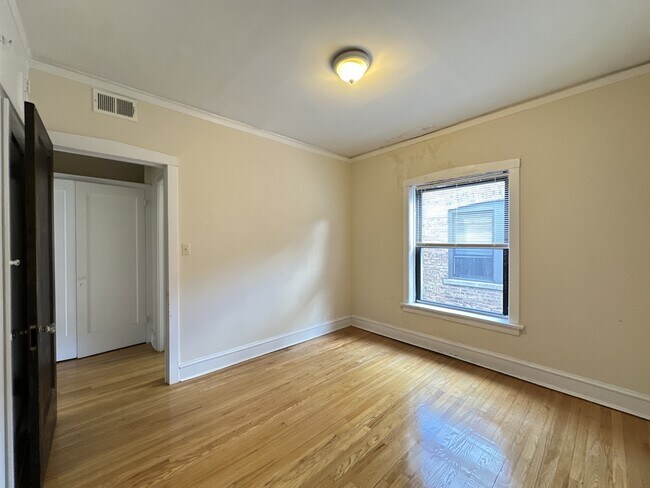 Building Photo - 1312 Oak Ave