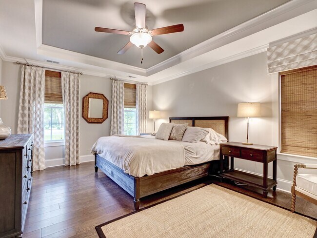 Building Photo - Charming 4 Bedroom Cottage Available in Og...