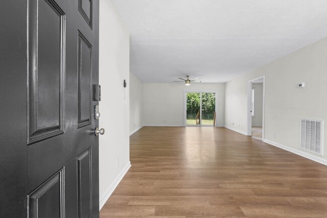 Building Photo - 741 Princeton Cir