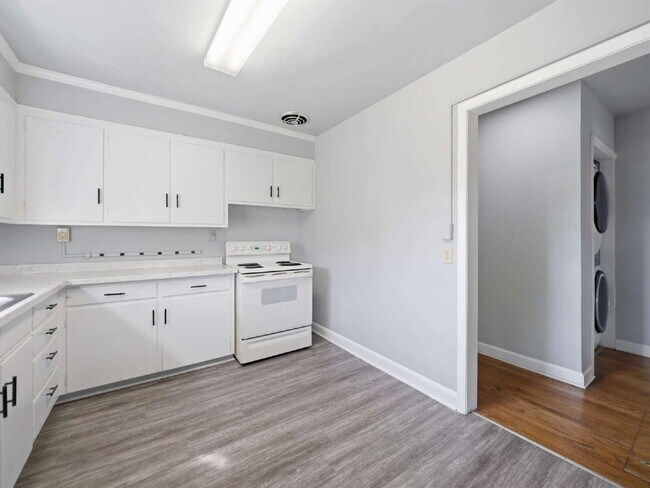 Building Photo - Charming 2-Bedroom, 1-Bath First-Floor Residence in a Beautifully Renovated Historic Home