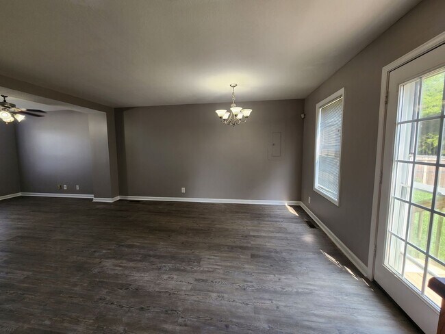 Building Photo - 112 N Cavalcade Cir