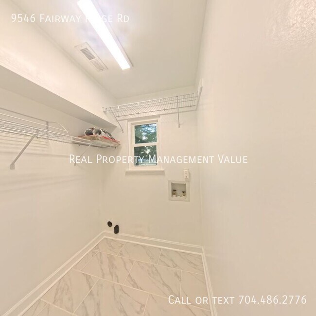 Building Photo - 9546 Fairway Ridge Rd