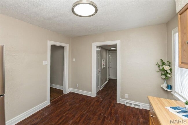 Building Photo - 2252 Dawes Pl