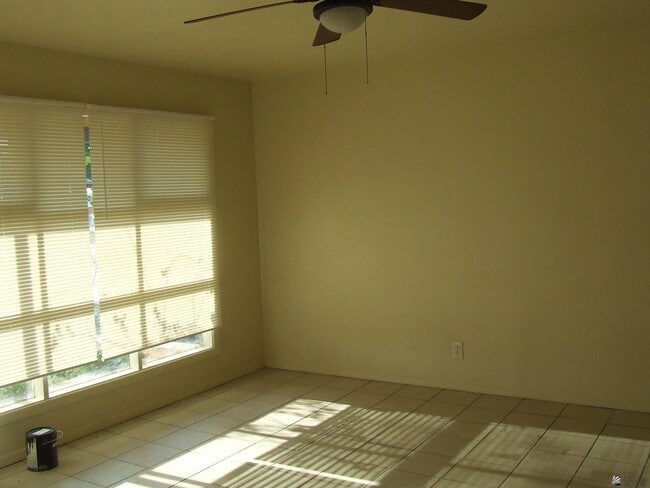 Building Photo - 2520 S James Ave