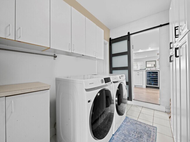 Building Photo - Coastal Elegance Awaits! Stunning 5-Bedroom Home in Prime Fort Lauderdale Location