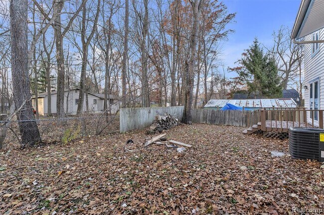 Building Photo - 8165 Leonard Dr