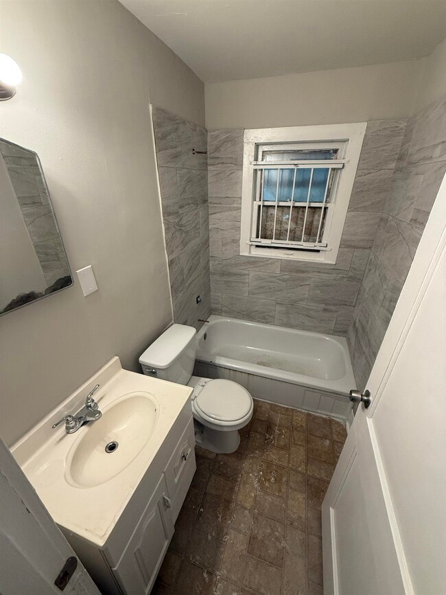 Building Photo - 1540 Gabay St