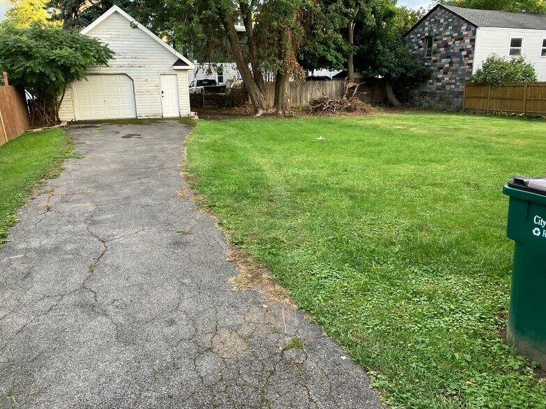 Building Photo - 109 Unger Ave