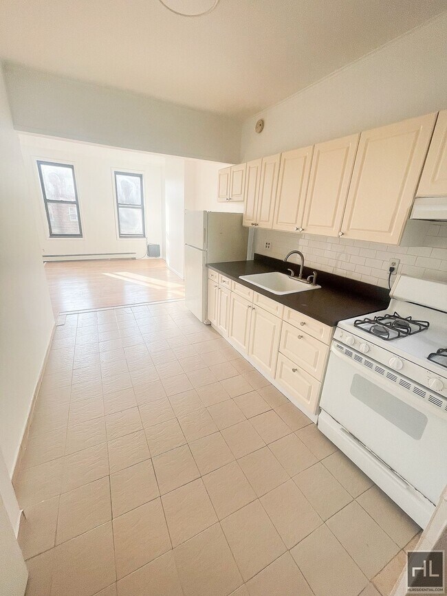 Building Photo - 43 STREET