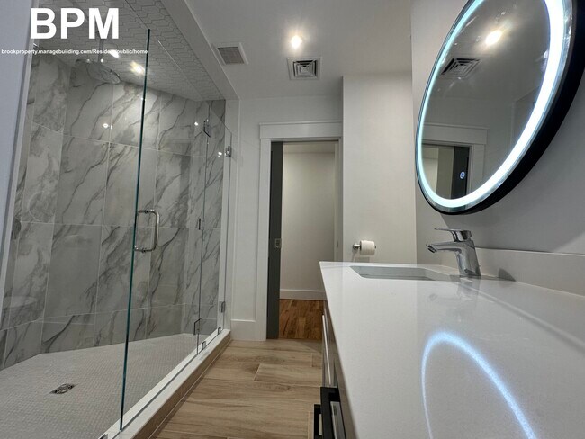 Building Photo - 452 Centre St