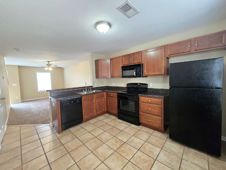 Building Photo - 5D BLACKJACK WAY, CLARKSVILLE, TN 37040