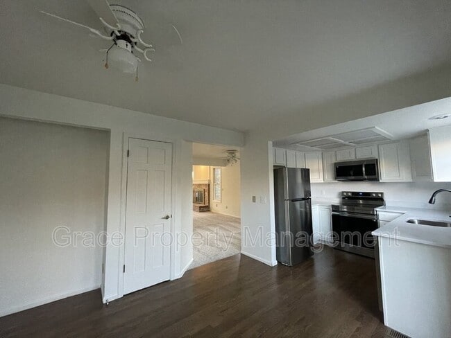 Building Photo - 2351 Ranch Dr