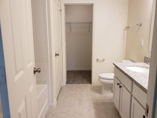 Building Photo - Charming Sawgrass Bay Home with Spacious Split Floor Plan