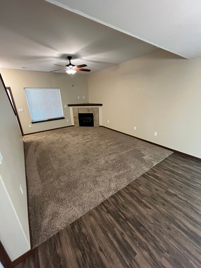 Building Photo - 55 Jaro Wy