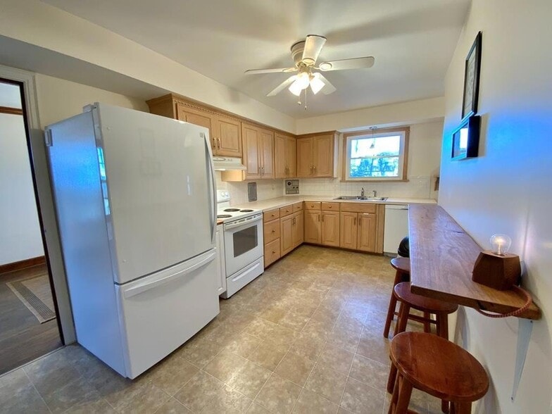 Building Photo - 1194 Woodland Rd