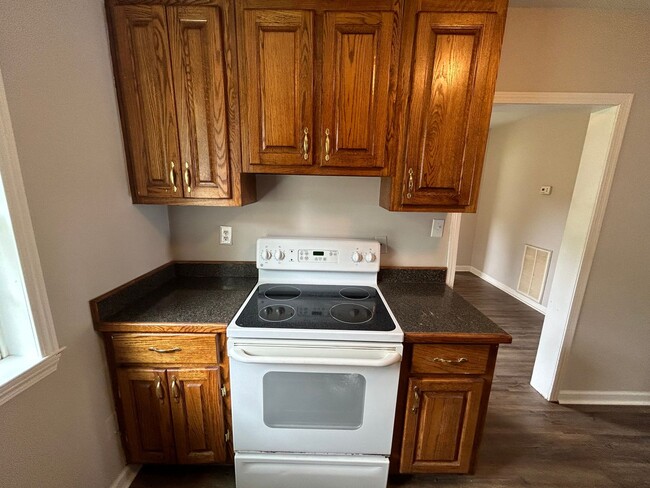 Building Photo - Updated 3/1 House in South Rome- $1,095
