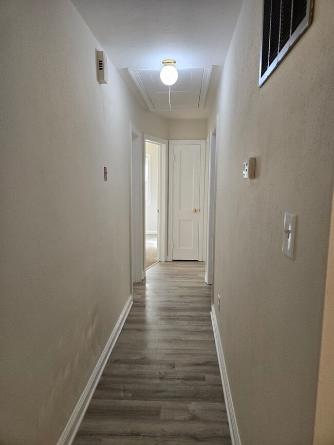 Building Photo - Charming 3-bedroom, 1-bathroom home in Por...