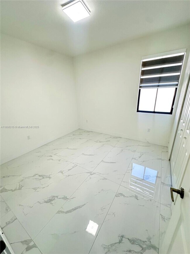 Building Photo - 1831 SW 145th Ave