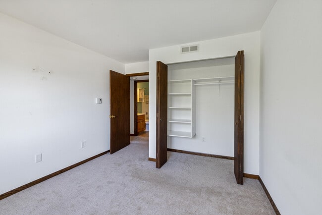 Building Photo - 10345 Whitnall Edge Dr