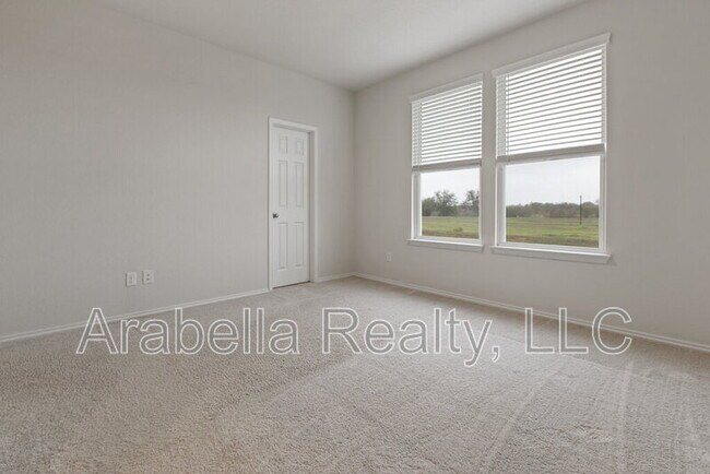 Building Photo - 440 Lynwood Gold