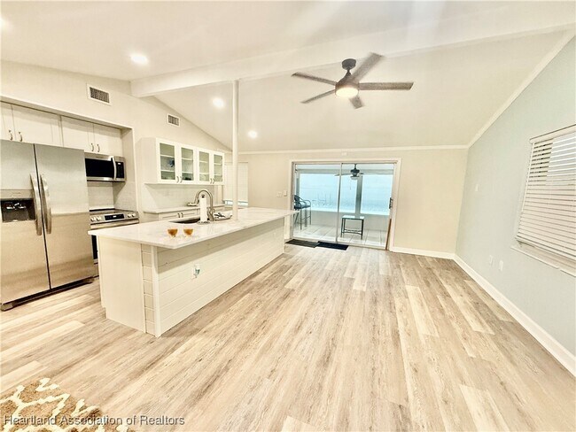 Building Photo - 403 Lake Lotela Dr