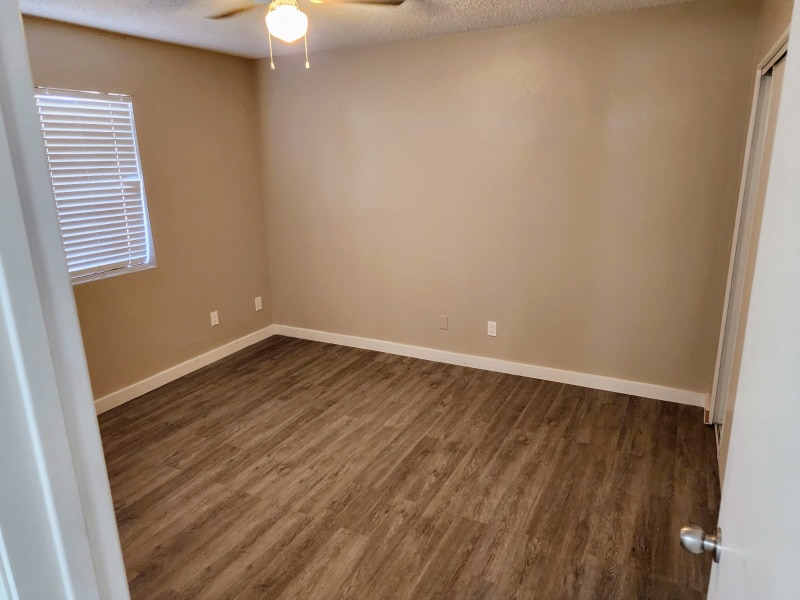 Building Photo - 590 W 18th Ave