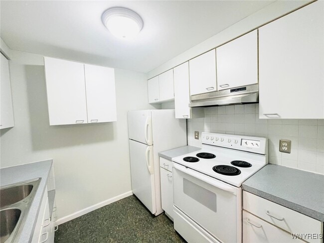 Building Photo - 110 Charter Oaks Dr