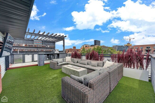 Building Photo - 1312 W Madison St