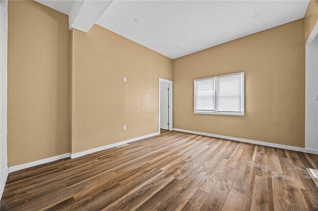 Building Photo - 127 Carter St
