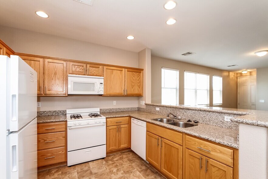 Building Photo - 548 Bayo Canyon Ct