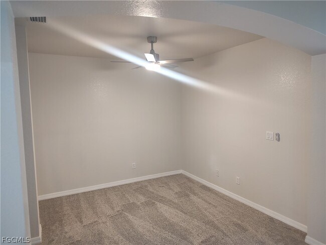 Building Photo - 2434 Laurentina Ln