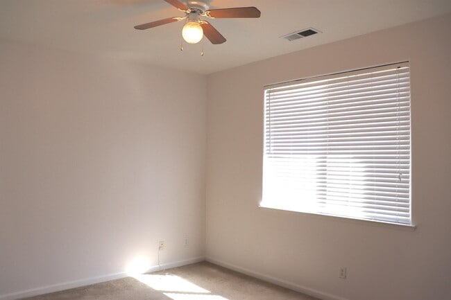 Building Photo - 2346 E Early Ave