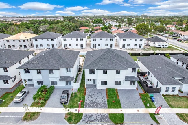 Primary Photo - 22555 SW 125th Ave