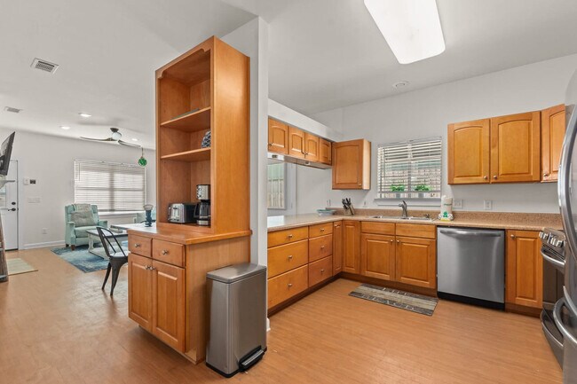 Building Photo - 95 Cobia St