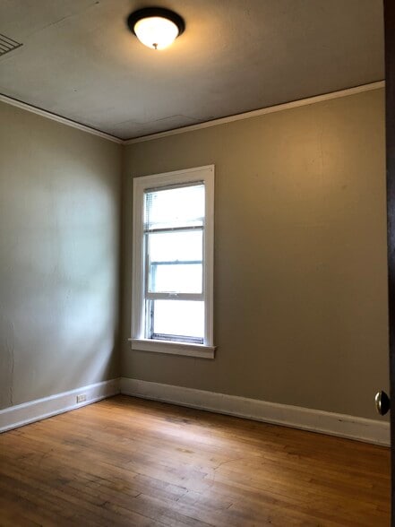 Building Photo - 3218 N Oakland Ave