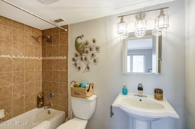 Building Photo - 2912 St Johns Ave