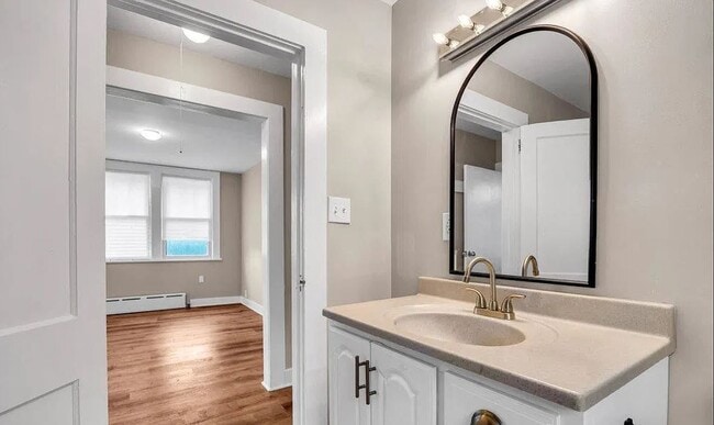 Building Photo - 348 Woodbine Way