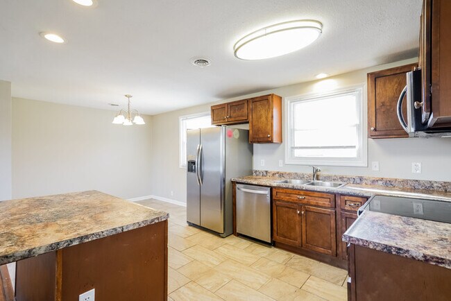 Building Photo - Charming 4-Bedroom Home with Spacious Lawn