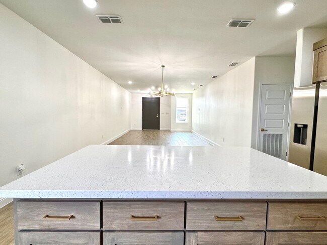 Building Photo - 1405 Eagles Ln