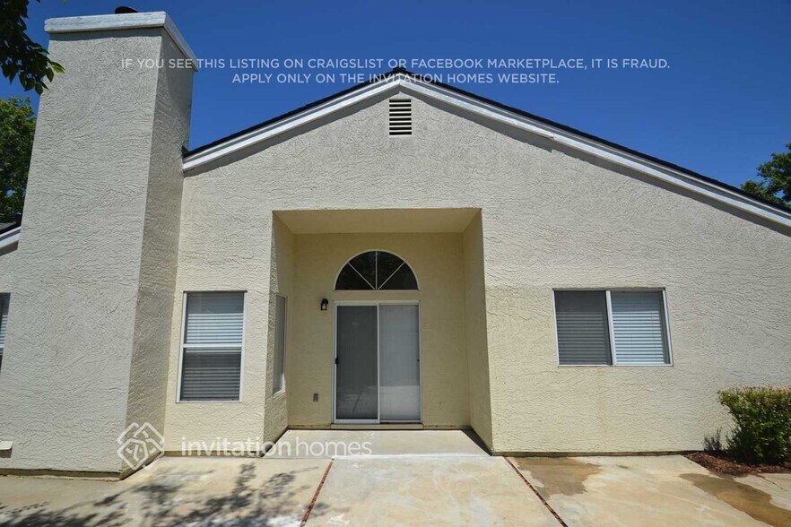 Building Photo - 9417 Soaring Oaks Dr