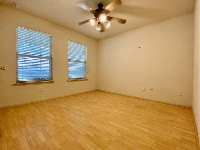 Building Photo - 9414 Glendown Ln