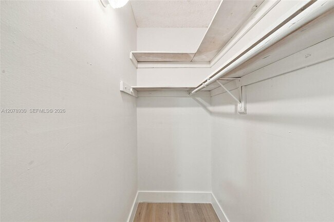Building Photo - 402 NW 44th Ave