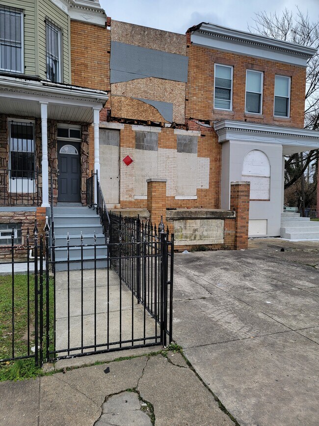 Building Photo - 3533 W Belvedere Ave