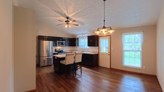 Building Photo - 304 Erin Dr