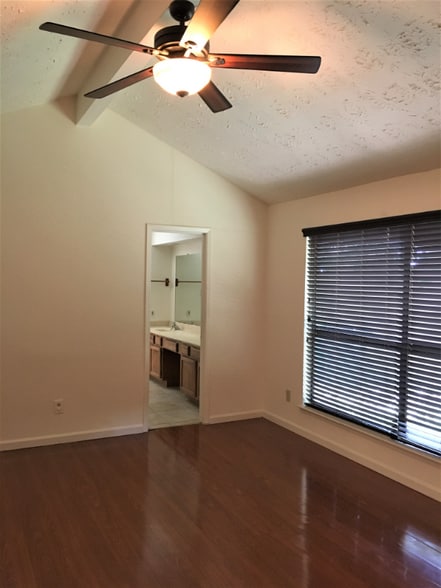 Building Photo - 12704 Hollandale Dr