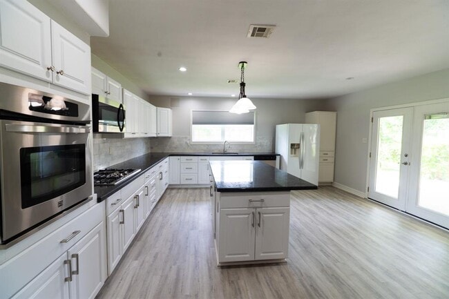 Building Photo - 12015 Cottonwood Ln